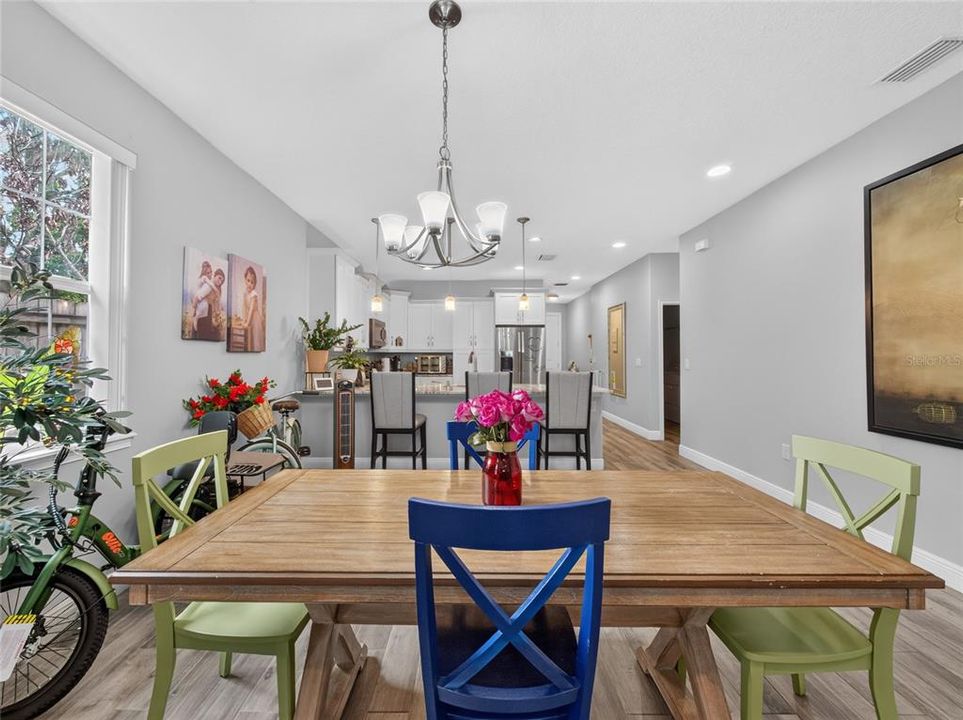 En Venta: $435,000 (4 camas, 2 baños, 1868 Pies cuadrados)