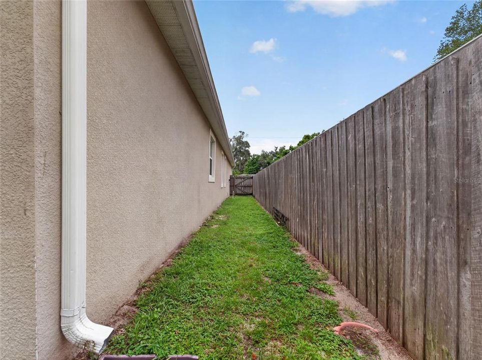 En Venta: $435,000 (4 camas, 2 baños, 1868 Pies cuadrados)