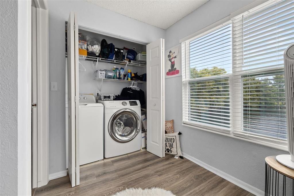 For Sale: $130,000 (1 beds, 1 baths, 735 Square Feet)