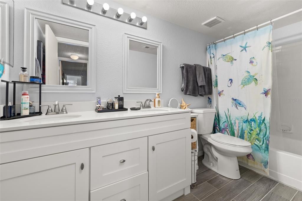 For Sale: $130,000 (1 beds, 1 baths, 735 Square Feet)