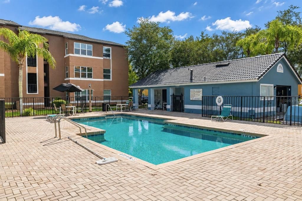 For Sale: $130,000 (1 beds, 1 baths, 735 Square Feet)