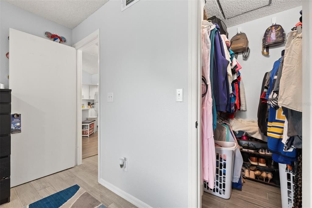 For Sale: $130,000 (1 beds, 1 baths, 735 Square Feet)