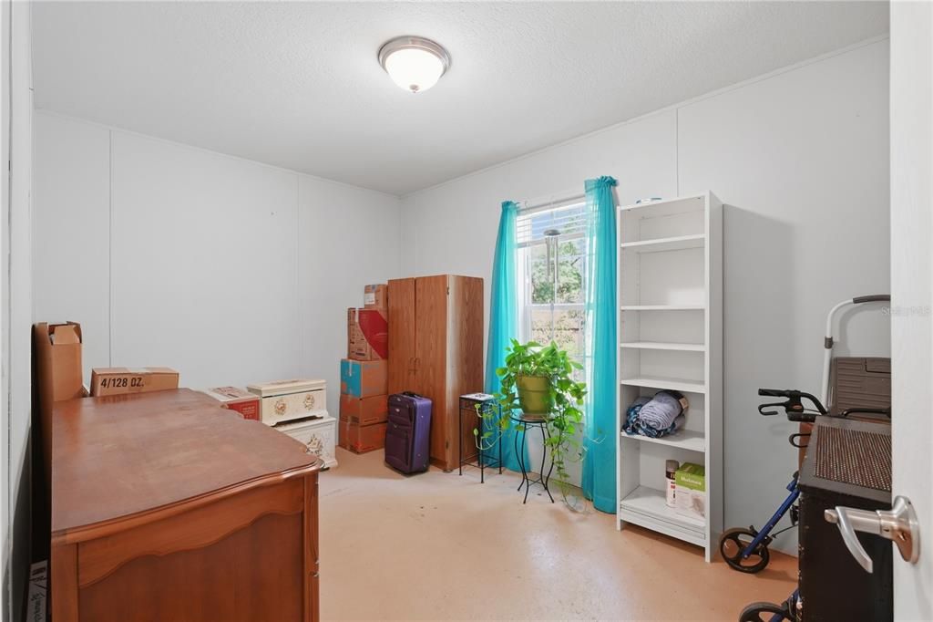 For Sale: $450,000 (6 beds, 4 baths, 2322 Square Feet)