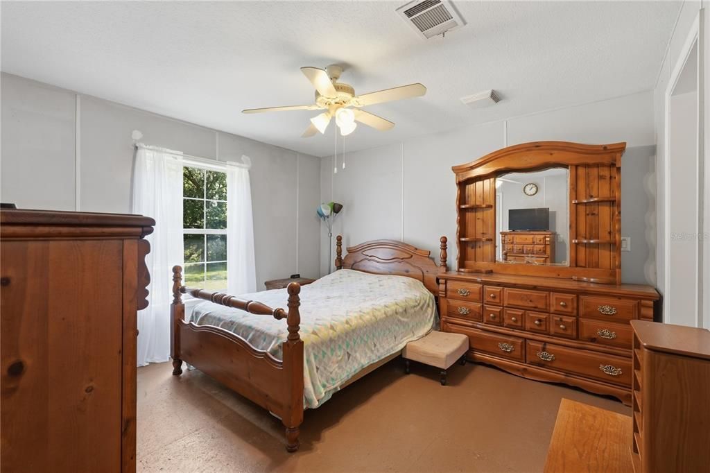For Sale: $450,000 (6 beds, 4 baths, 2322 Square Feet)