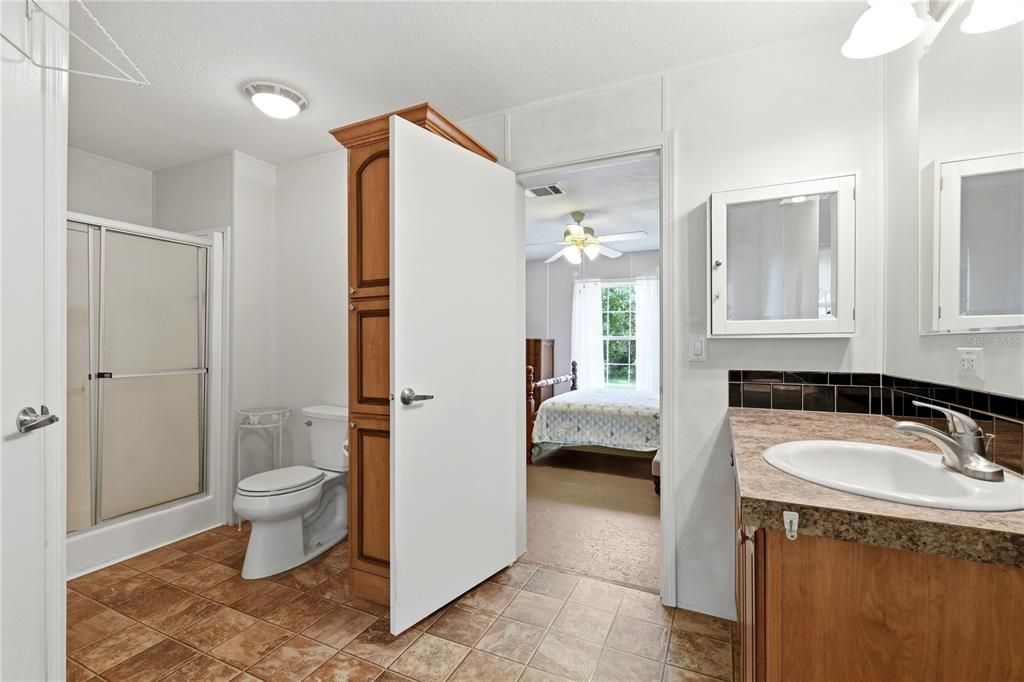 For Sale: $450,000 (6 beds, 4 baths, 2322 Square Feet)
