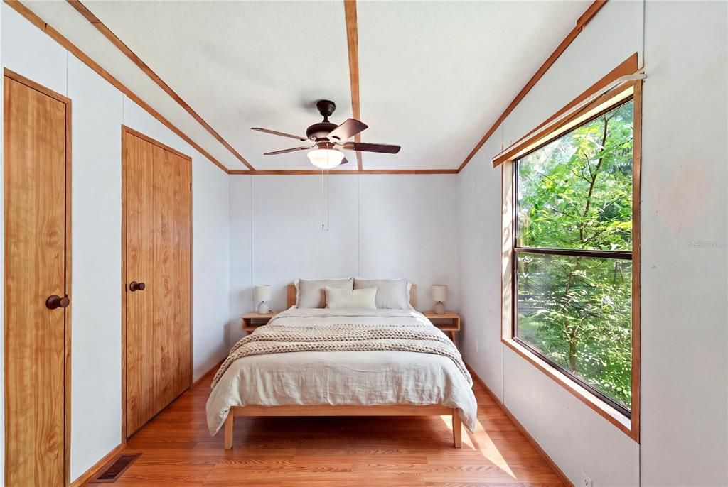 For Sale: $450,000 (6 beds, 4 baths, 2322 Square Feet)