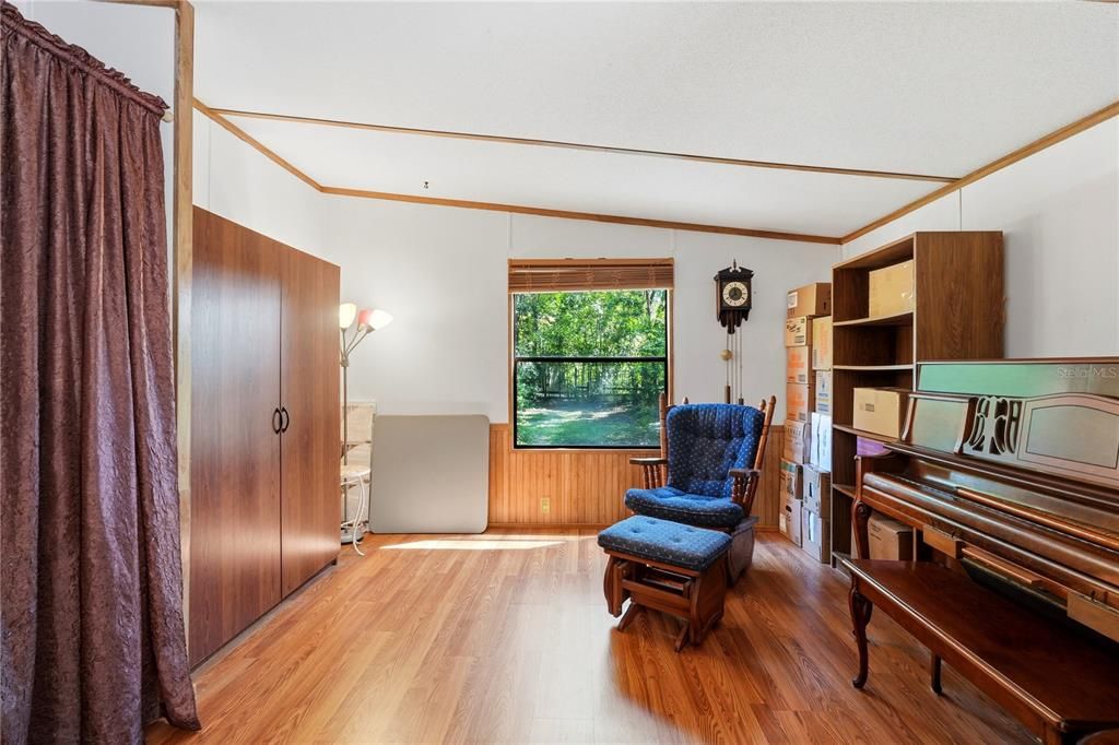 For Sale: $450,000 (6 beds, 4 baths, 2322 Square Feet)