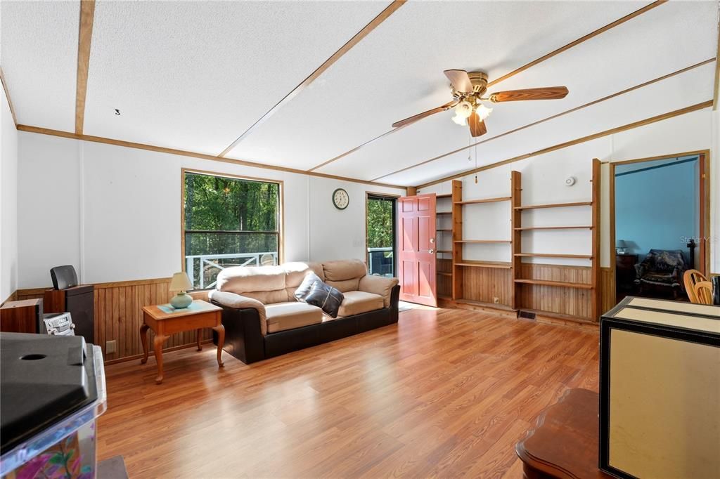 For Sale: $450,000 (6 beds, 4 baths, 2322 Square Feet)