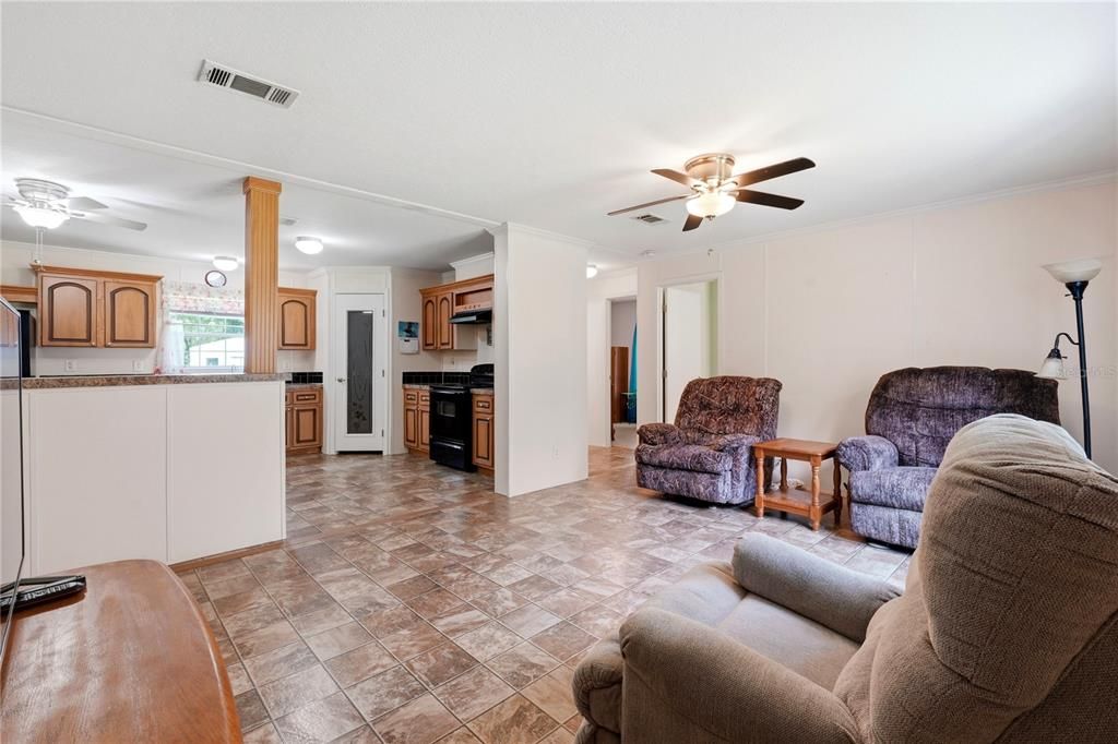 For Sale: $450,000 (6 beds, 4 baths, 2322 Square Feet)