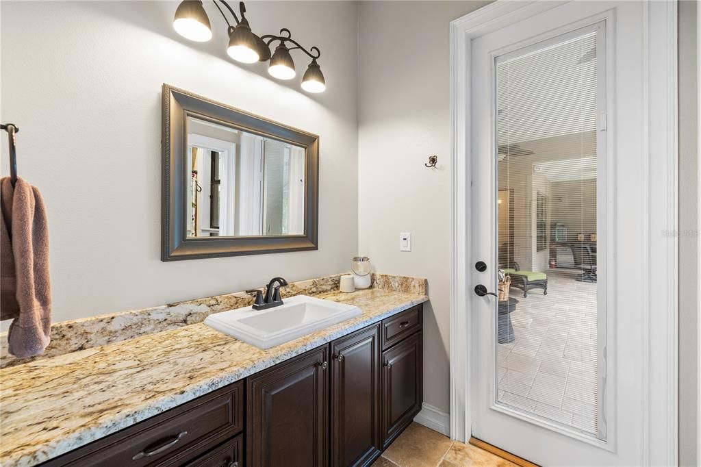 Activo con contrato: $879,000 (4 camas, 3 baños, 3826 Pies cuadrados)