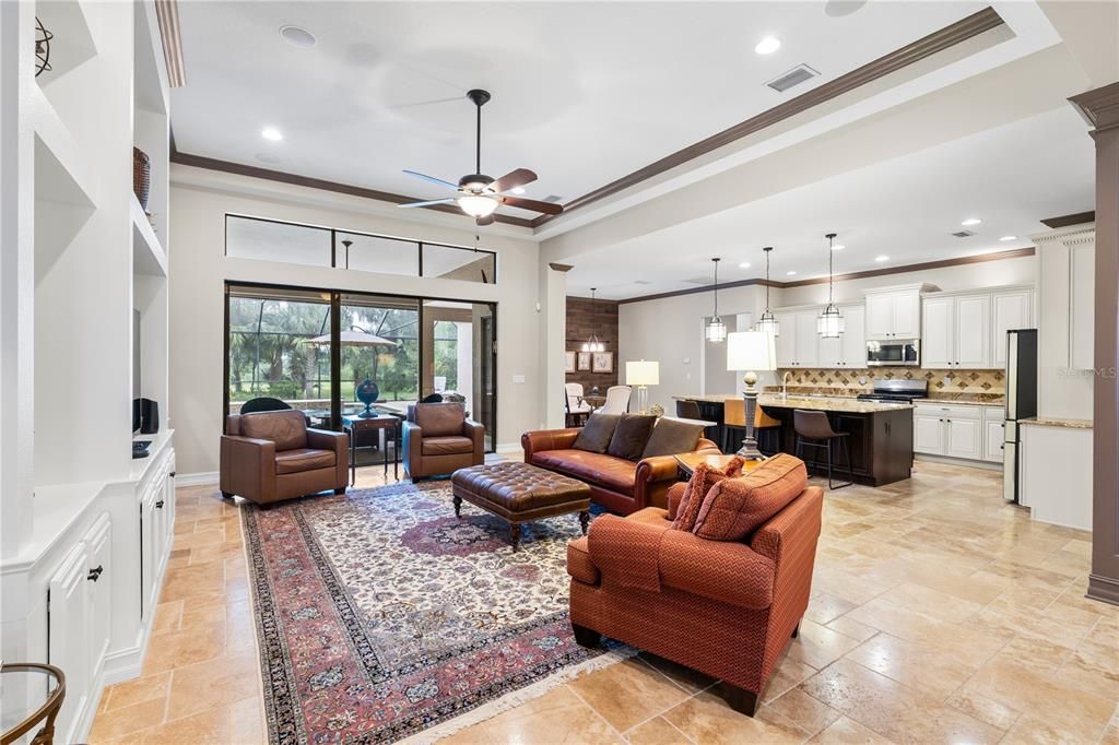 Activo con contrato: $879,000 (4 camas, 3 baños, 3826 Pies cuadrados)