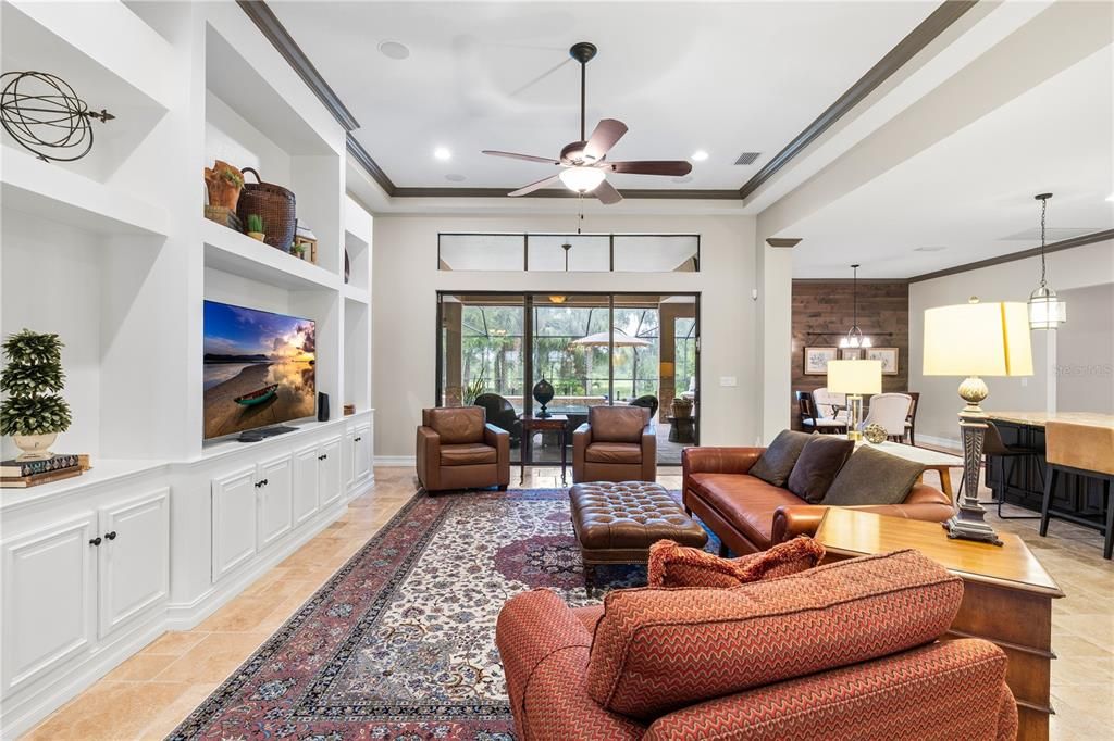 Activo con contrato: $879,000 (4 camas, 3 baños, 3826 Pies cuadrados)