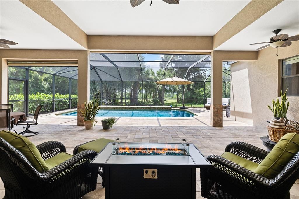 Activo con contrato: $879,000 (4 camas, 3 baños, 3826 Pies cuadrados)