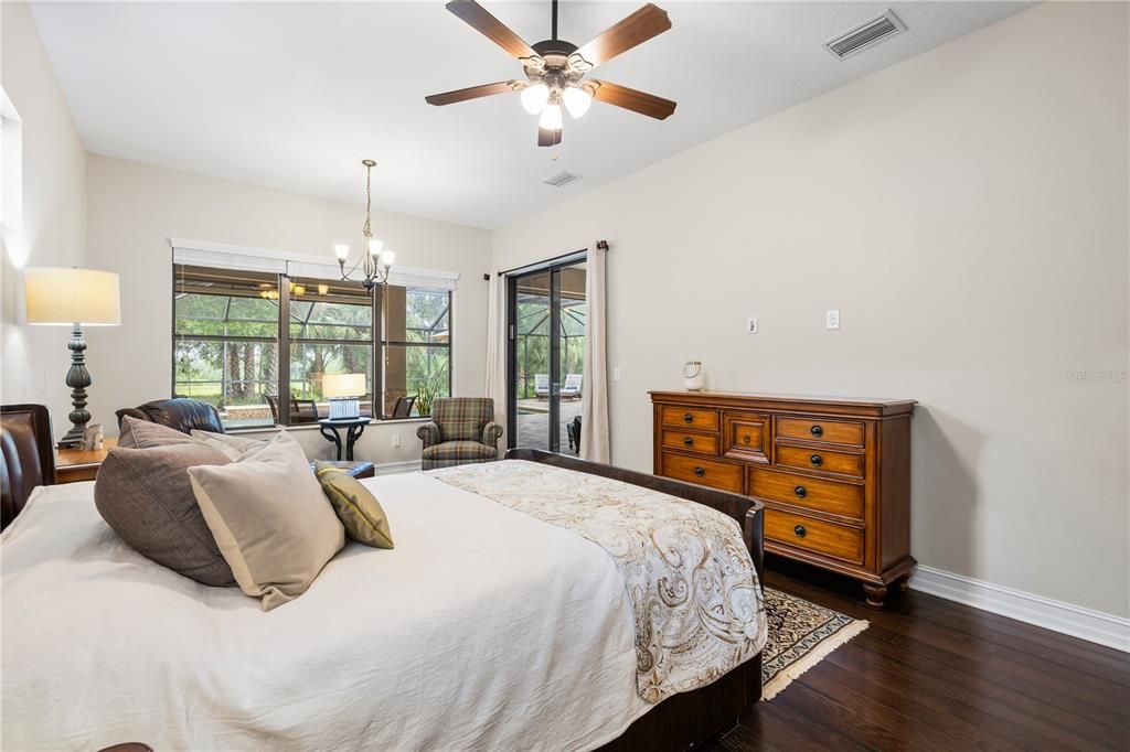 Activo con contrato: $879,000 (4 camas, 3 baños, 3826 Pies cuadrados)
