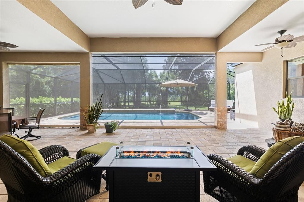Activo con contrato: $879,000 (4 camas, 3 baños, 3826 Pies cuadrados)