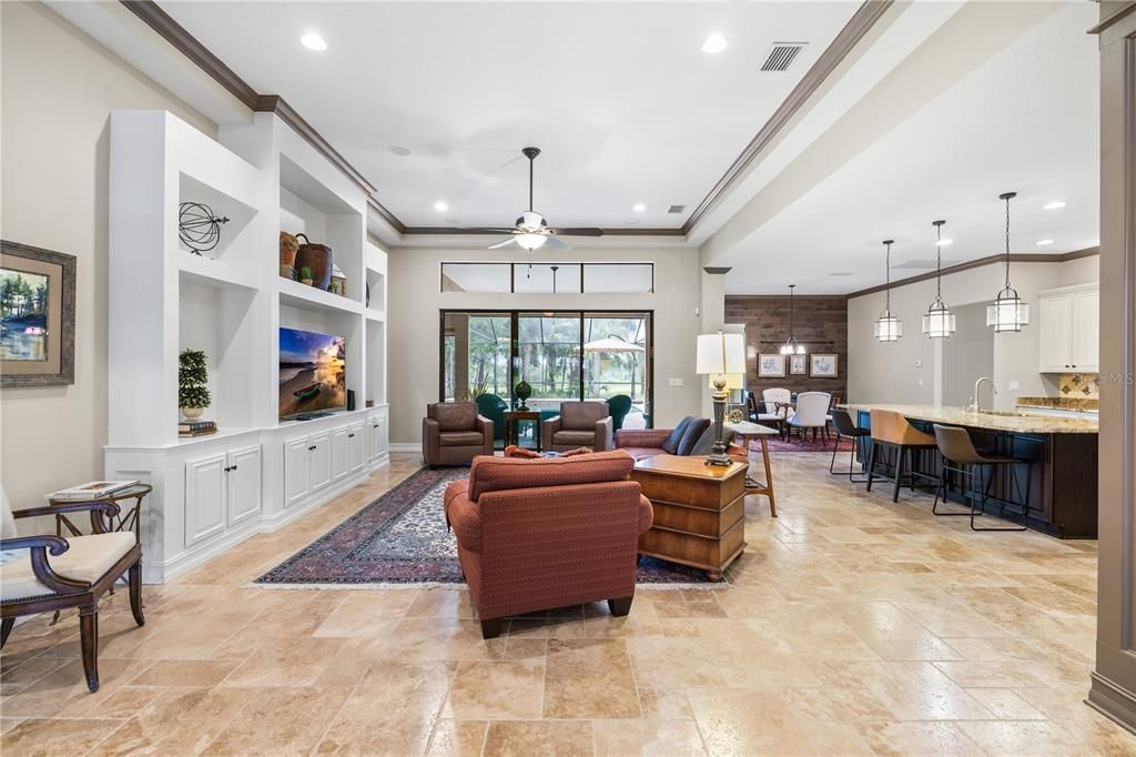 Activo con contrato: $879,000 (4 camas, 3 baños, 3826 Pies cuadrados)