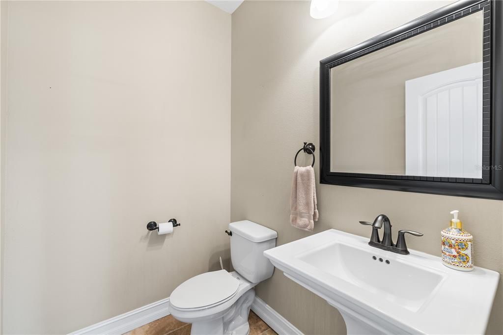 Activo con contrato: $879,000 (4 camas, 3 baños, 3826 Pies cuadrados)
