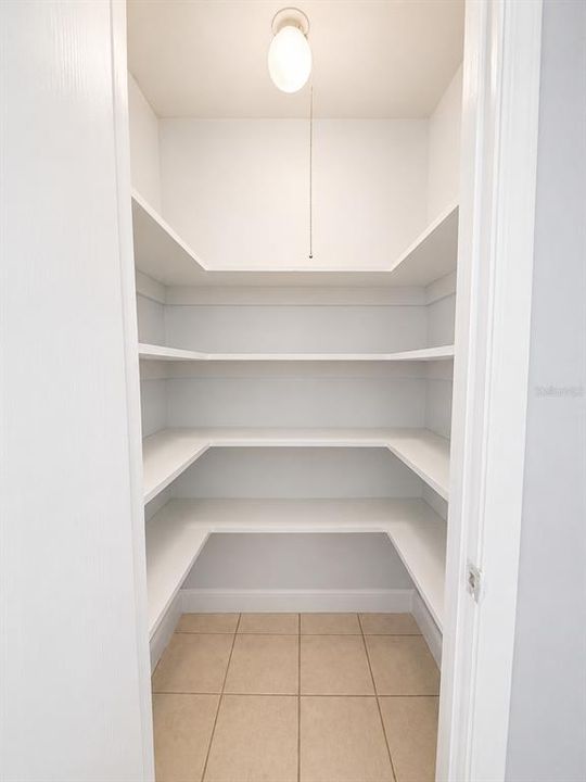 На продажу: $169,900 (2 спален, 1 ванн, 1177 Квадратных фут)