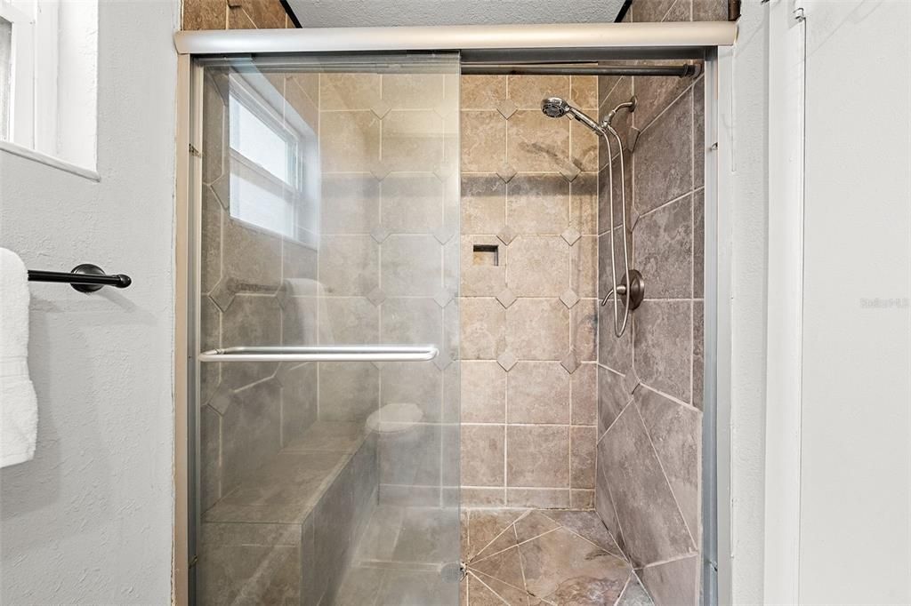 For Sale: $290,000 (3 beds, 2 baths, 1135 Square Feet)