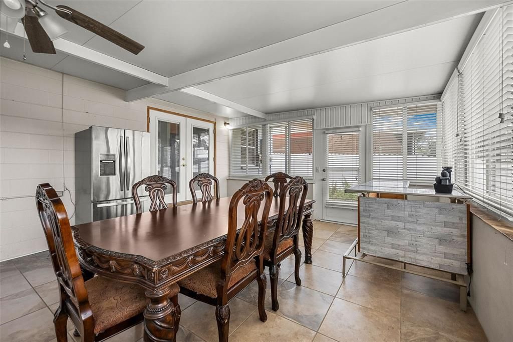 For Sale: $290,000 (3 beds, 2 baths, 1135 Square Feet)