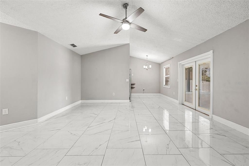 For Sale: $290,000 (3 beds, 2 baths, 1135 Square Feet)