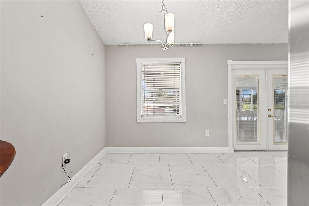 For Sale: $290,000 (3 beds, 2 baths, 1135 Square Feet)