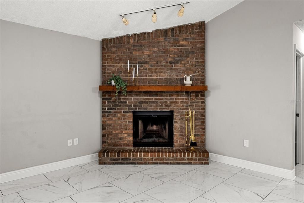 For Sale: $290,000 (3 beds, 2 baths, 1135 Square Feet)