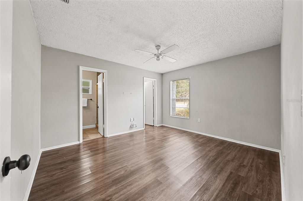 For Sale: $290,000 (3 beds, 2 baths, 1135 Square Feet)