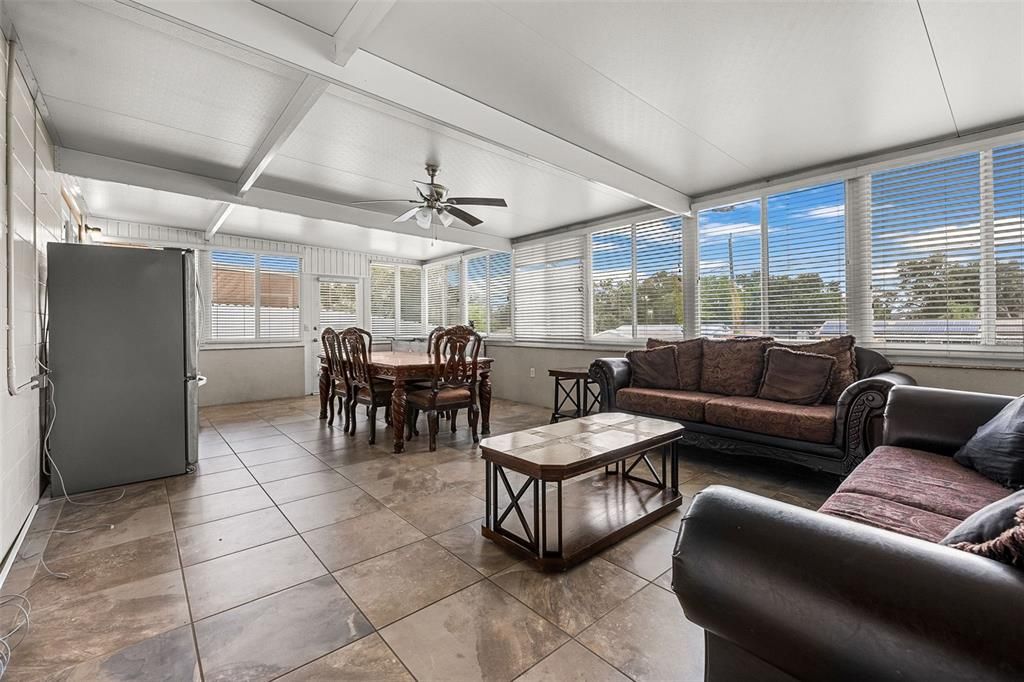 For Sale: $290,000 (3 beds, 2 baths, 1135 Square Feet)