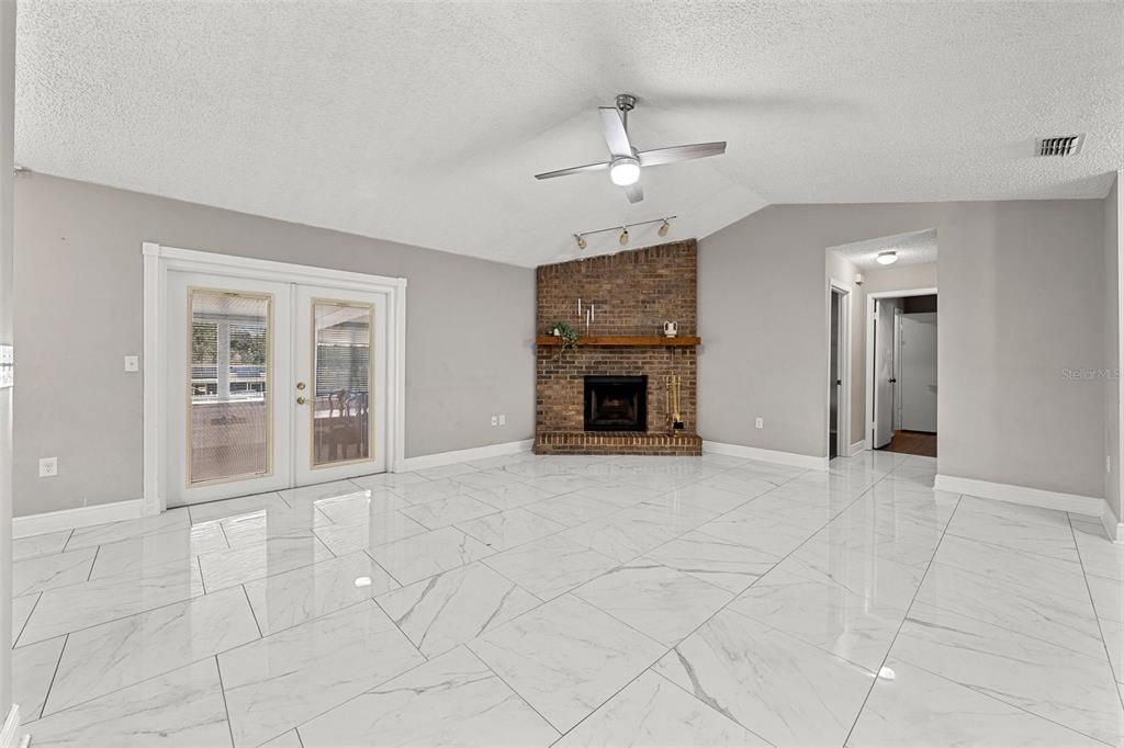 For Sale: $290,000 (3 beds, 2 baths, 1135 Square Feet)