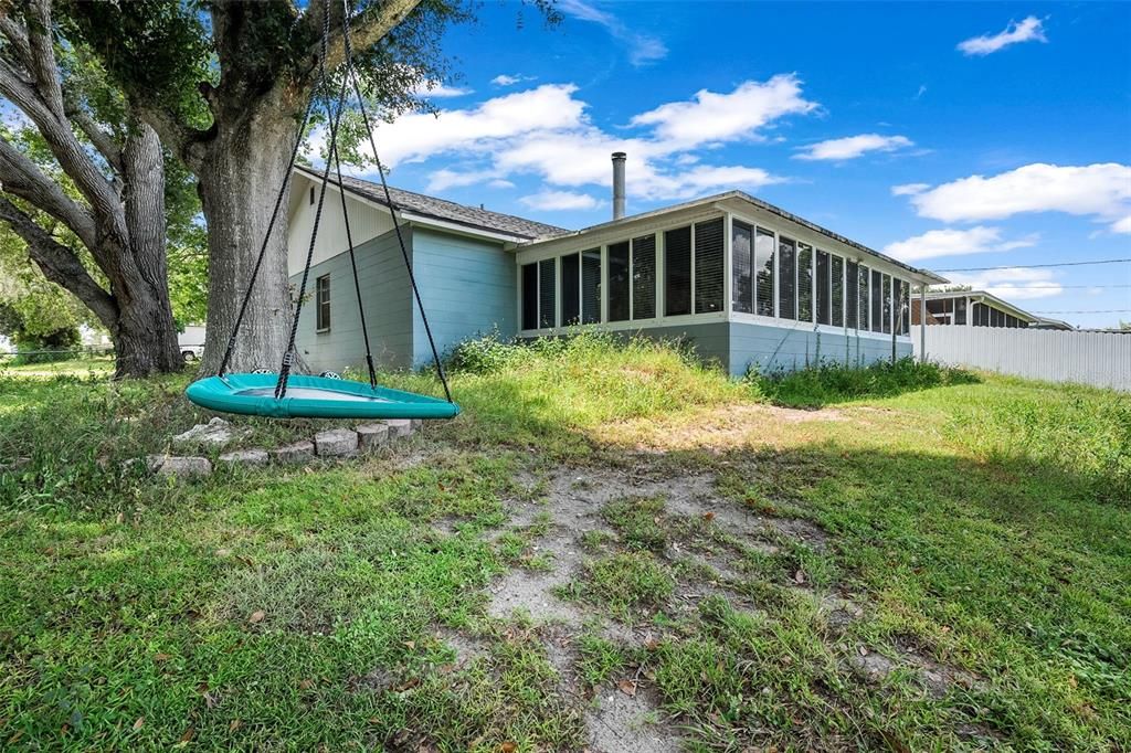 For Sale: $290,000 (3 beds, 2 baths, 1135 Square Feet)