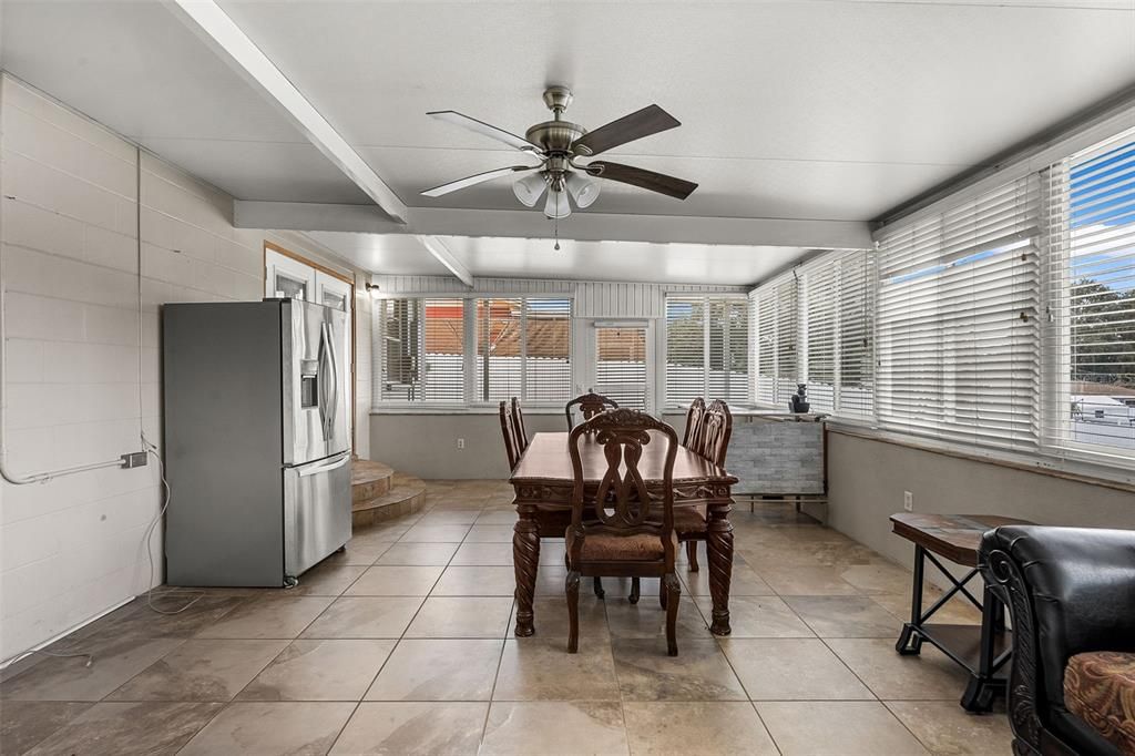 For Sale: $290,000 (3 beds, 2 baths, 1135 Square Feet)