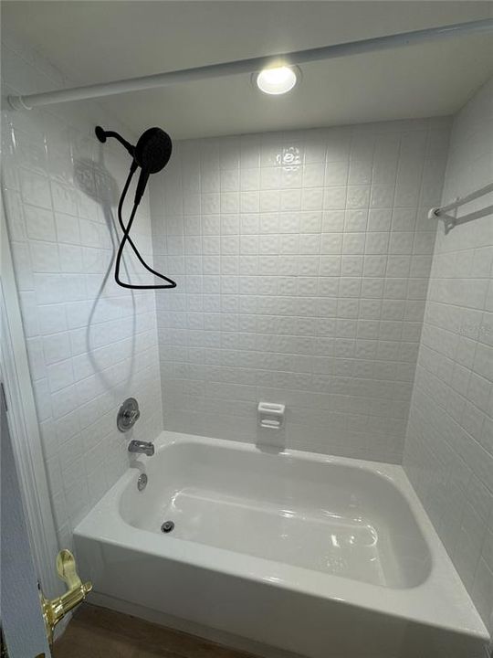For Rent: $3,000 (3 beds, 2 baths, 1297 Square Feet)
