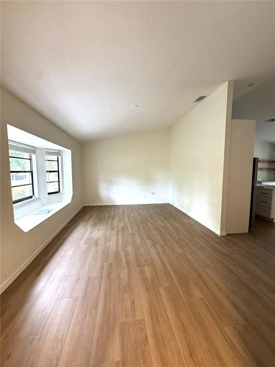 For Rent: $3,000 (3 beds, 2 baths, 1297 Square Feet)
