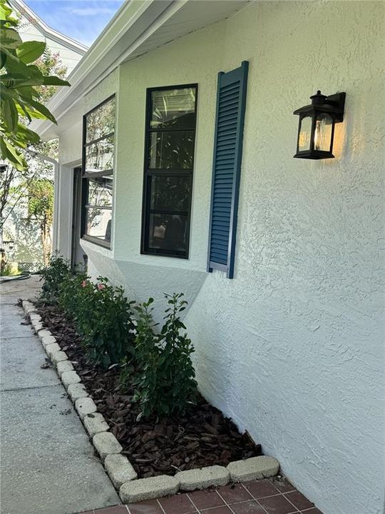 For Rent: $3,000 (3 beds, 2 baths, 1297 Square Feet)