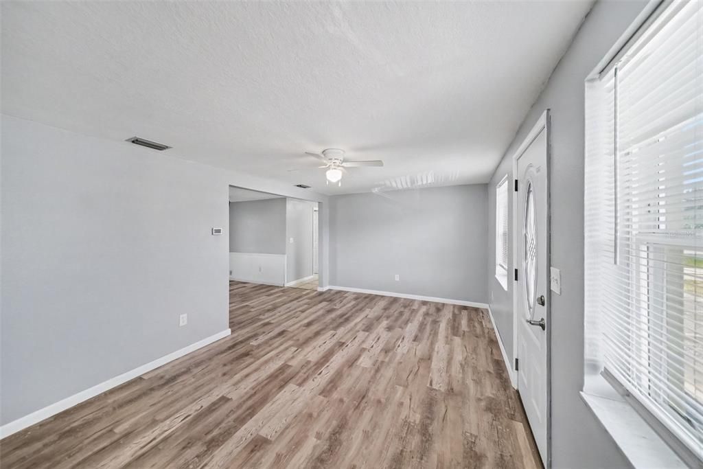 For Sale: $190,000 (3 beds, 2 baths, 1068 Square Feet)