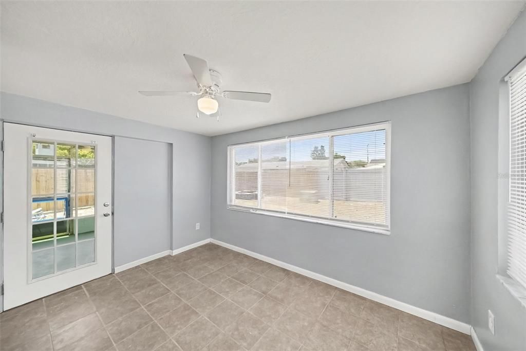 For Sale: $190,000 (3 beds, 2 baths, 1068 Square Feet)