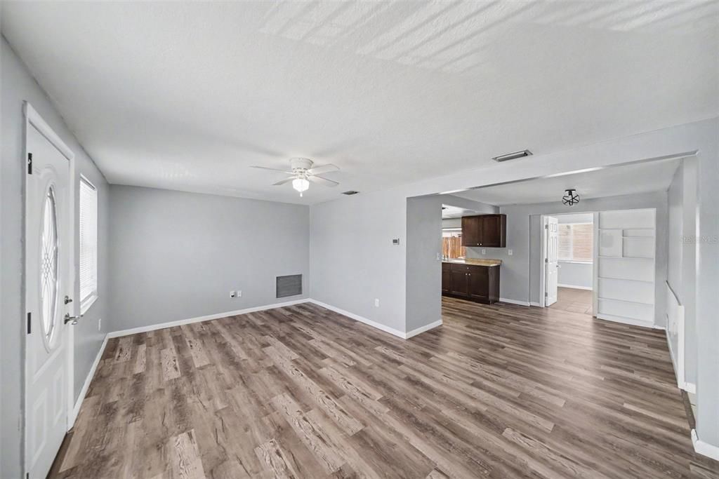 For Sale: $190,000 (3 beds, 2 baths, 1068 Square Feet)