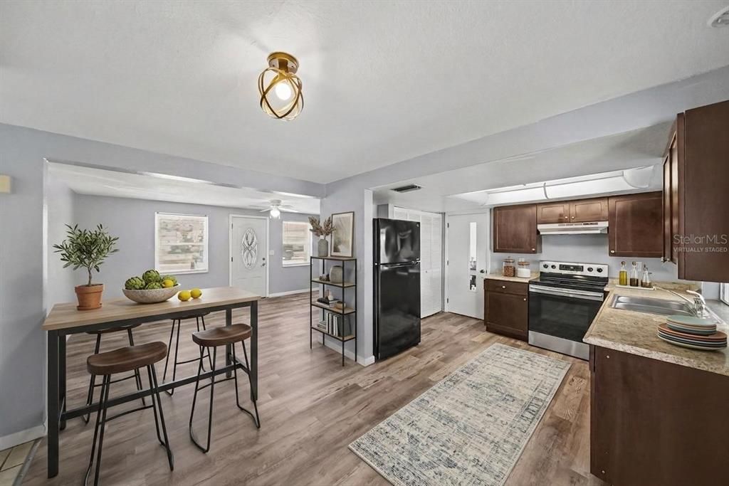 For Sale: $190,000 (3 beds, 2 baths, 1068 Square Feet)