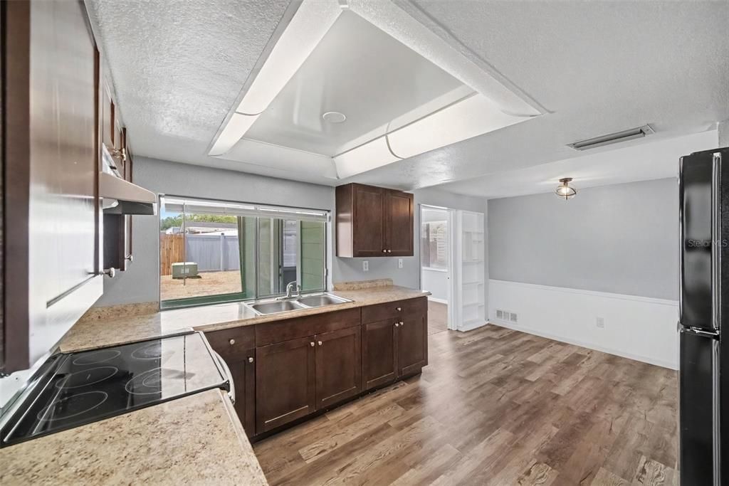 For Sale: $190,000 (3 beds, 2 baths, 1068 Square Feet)