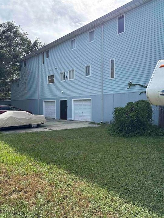 For Sale: $359,000 (3 beds, 3 baths, 1115 Square Feet)
