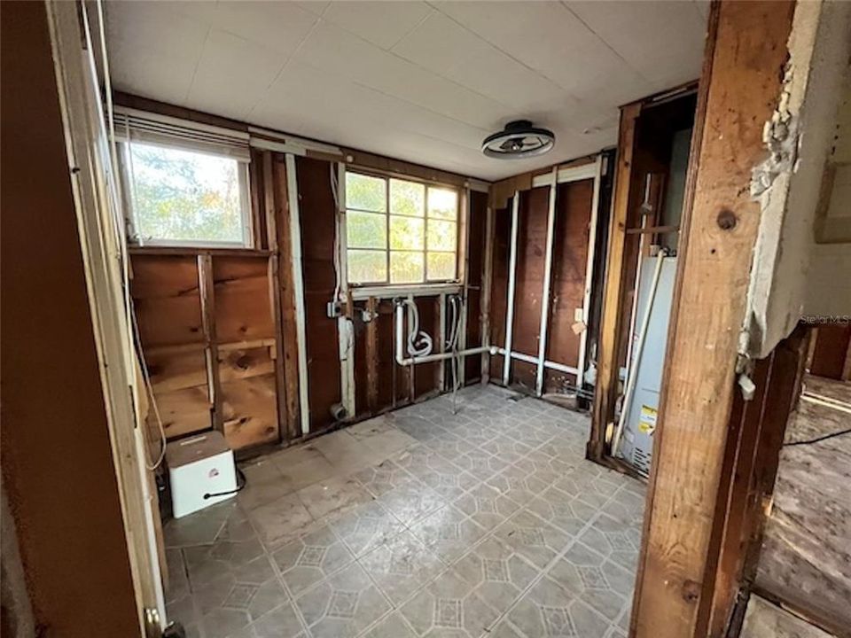 For Sale: $359,000 (3 beds, 3 baths, 1115 Square Feet)