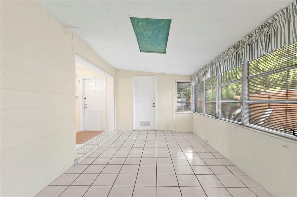 En Venta: $294,895 (3 camas, 1 baños, 1233 Pies cuadrados)