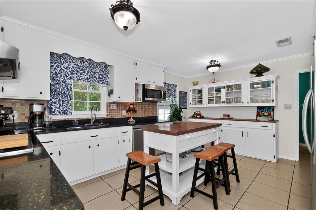 En Venta: $325,000 (3 camas, 2 baños, 2634 Pies cuadrados)