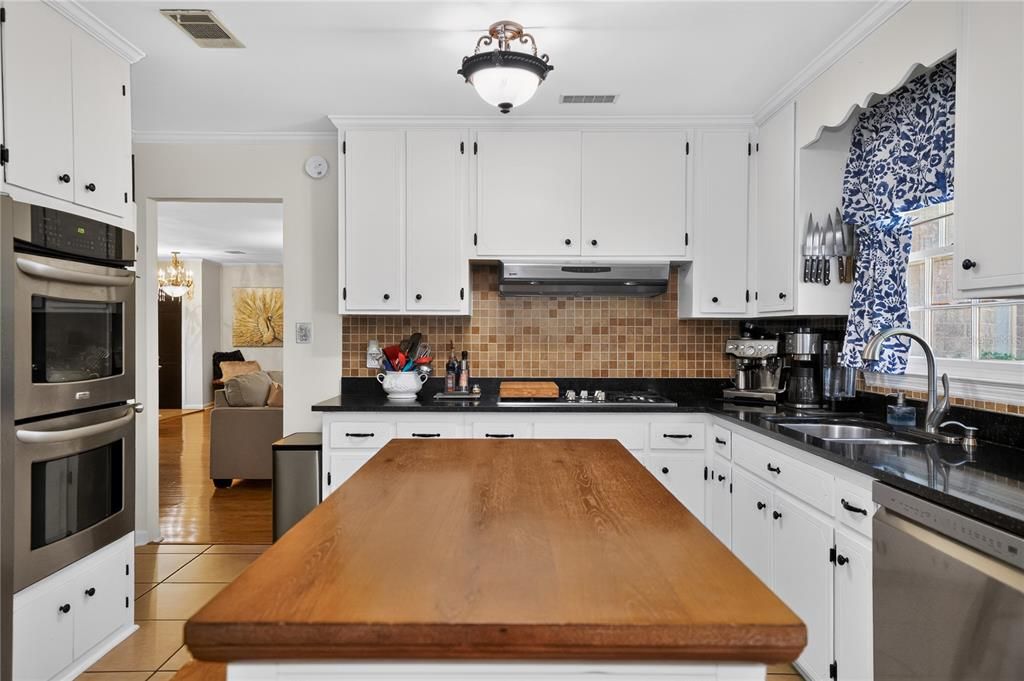 En Venta: $325,000 (3 camas, 2 baños, 2634 Pies cuadrados)