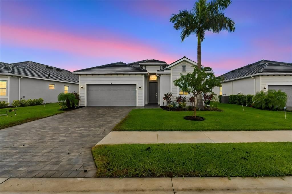 For Sale: $699,900 (3 beds, 3 baths, 2248 Square Feet)