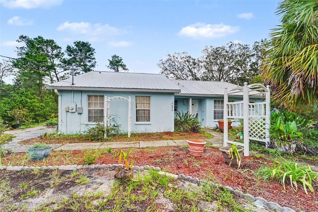 For Sale: $550,000 (2 beds, 2 baths, 1200 Square Feet)