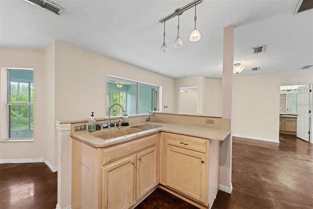For Sale: $550,000 (2 beds, 2 baths, 1200 Square Feet)
