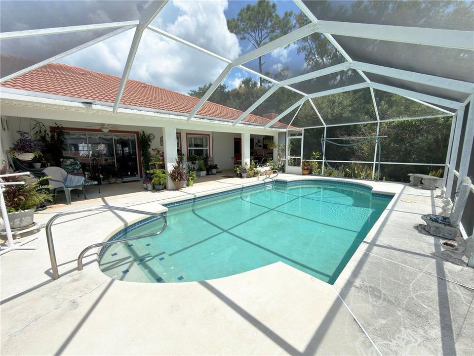 For Sale: $635,000 (3 beds, 2 baths, 1966 Square Feet)