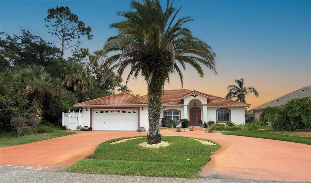 For Sale: $635,000 (3 beds, 2 baths, 1966 Square Feet)